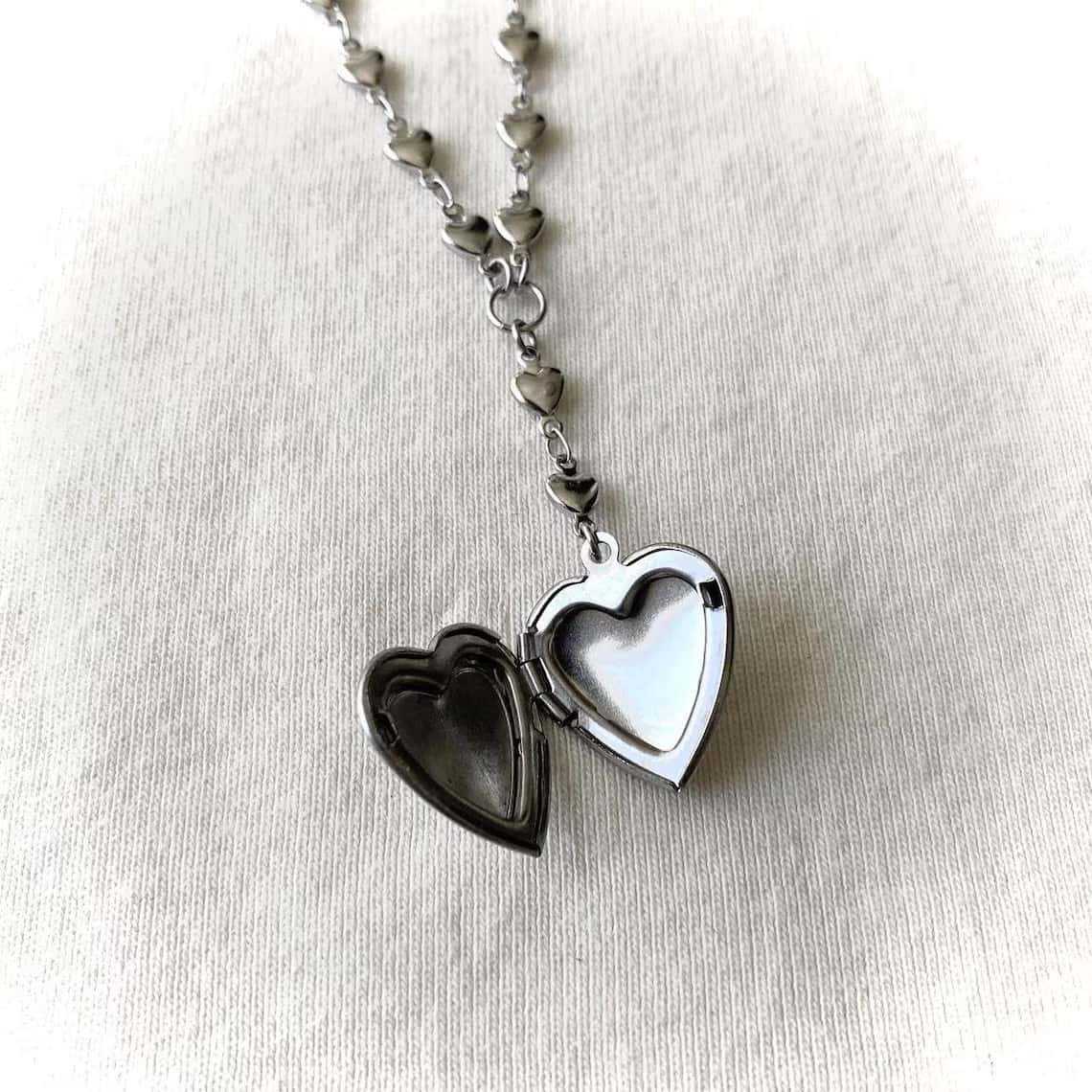 하트 로켓 펜던트가 달린 묵주 라리어트 체인 목걸이 • - Heart Locket Necklace Photo 리뷰 및 가격